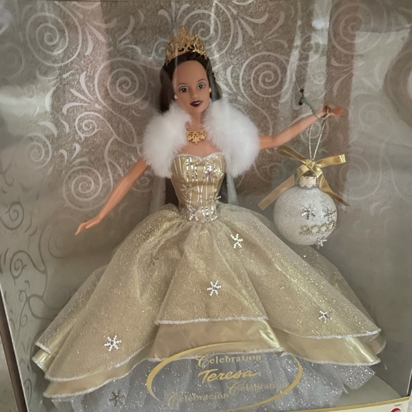 Celebration Teresa Holiday 2000 Barbie - Picture 5 of 13